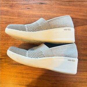 Skechers Women's Modern Comfort Pier Lite Wow Factor Slip-on Wedge Comfort Shoe